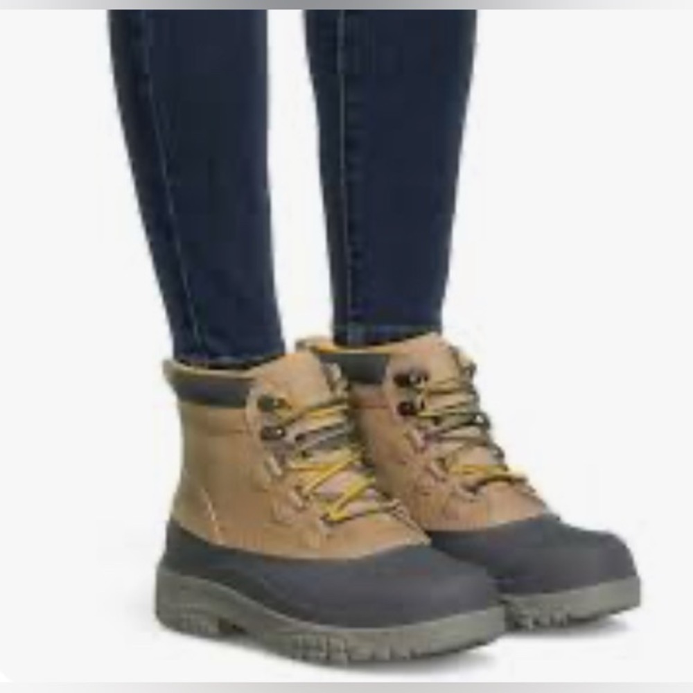 Ozark Trail women’s size 7 snow rubber duck boot - Picture 3 of 4